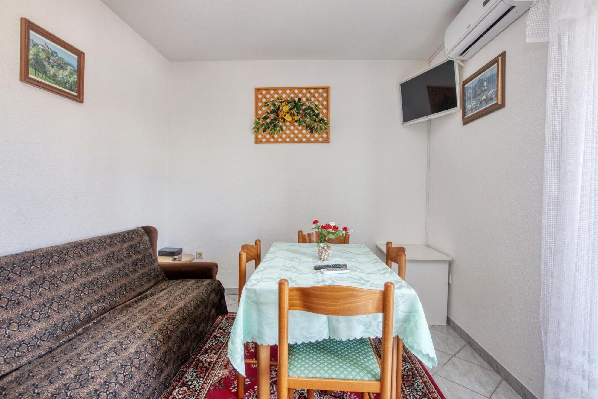 Apartments With A Parking Space Zablace, Sibenik - 4219 الغرفة الصورة